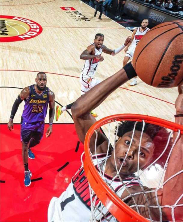 巴勒莫客场战胜对手，保住领先优势的简单介绍