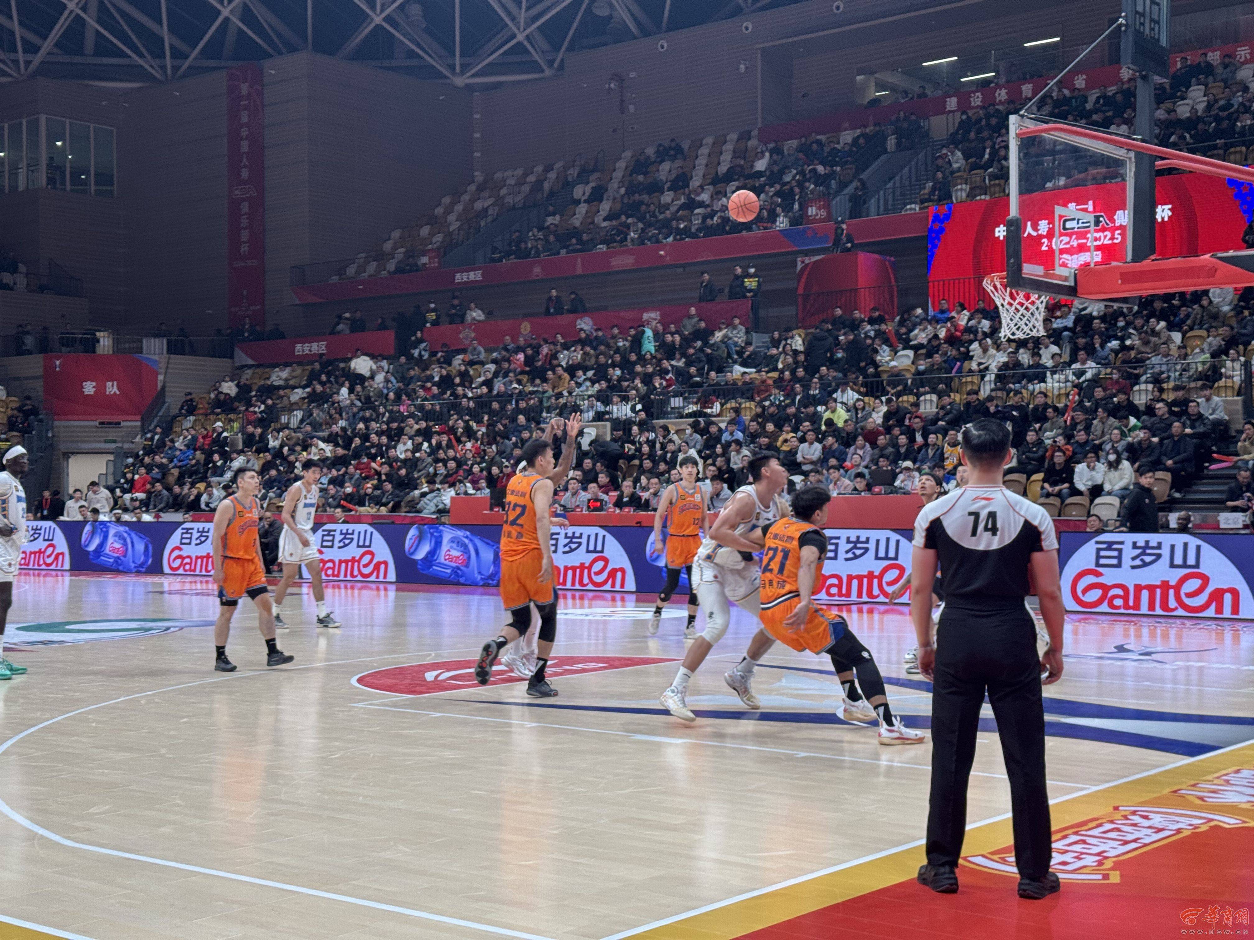 世俱杯-球场内外交流频繁，赛事更加精彩