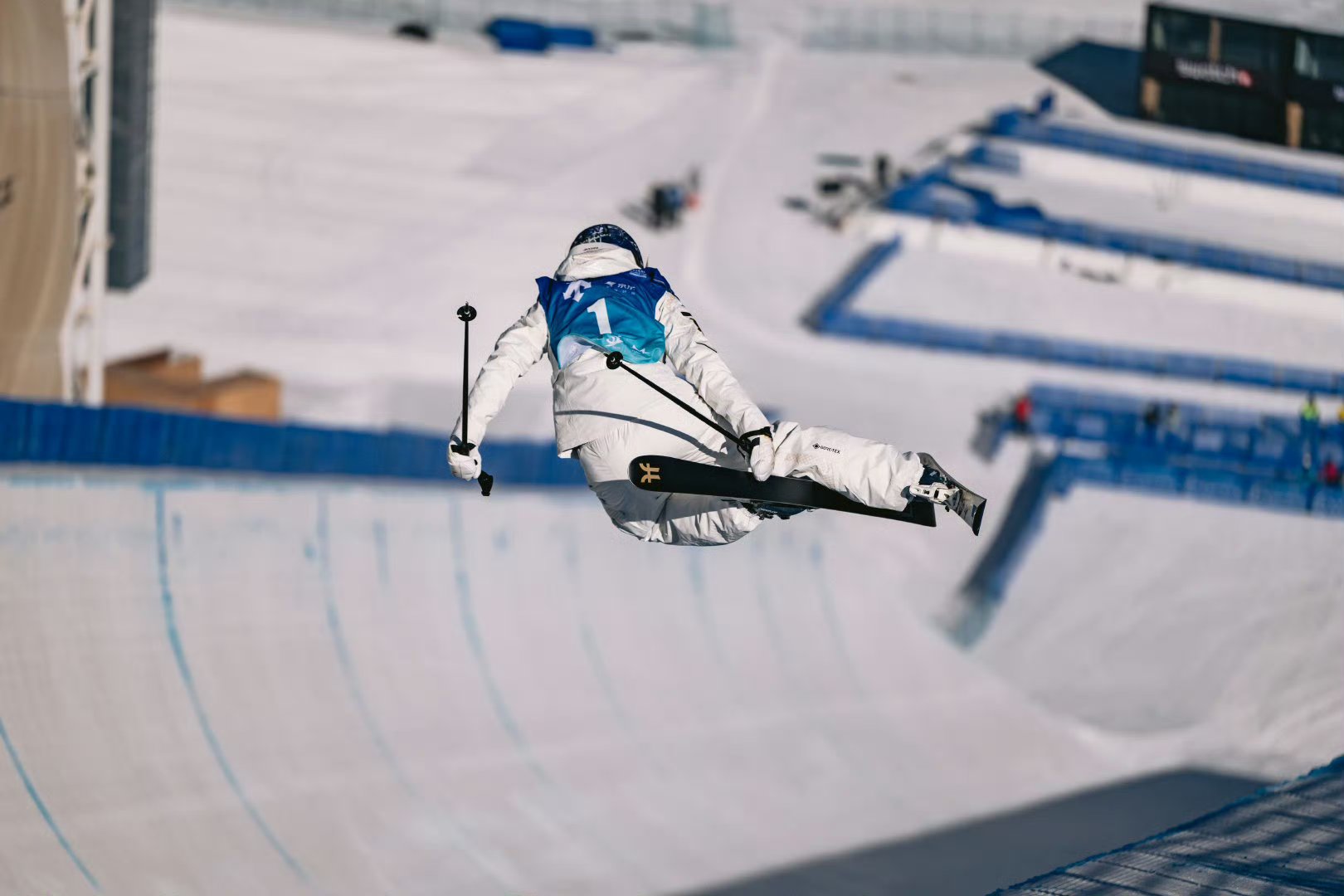 世俱杯赛程-挪威滑雪选手喜获金牌，领跑全球赛场