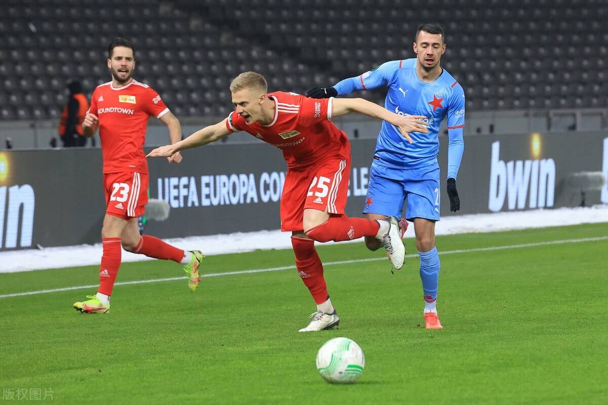 世俱杯分组-欧冠联赛：豪门球队的对决日益激烈