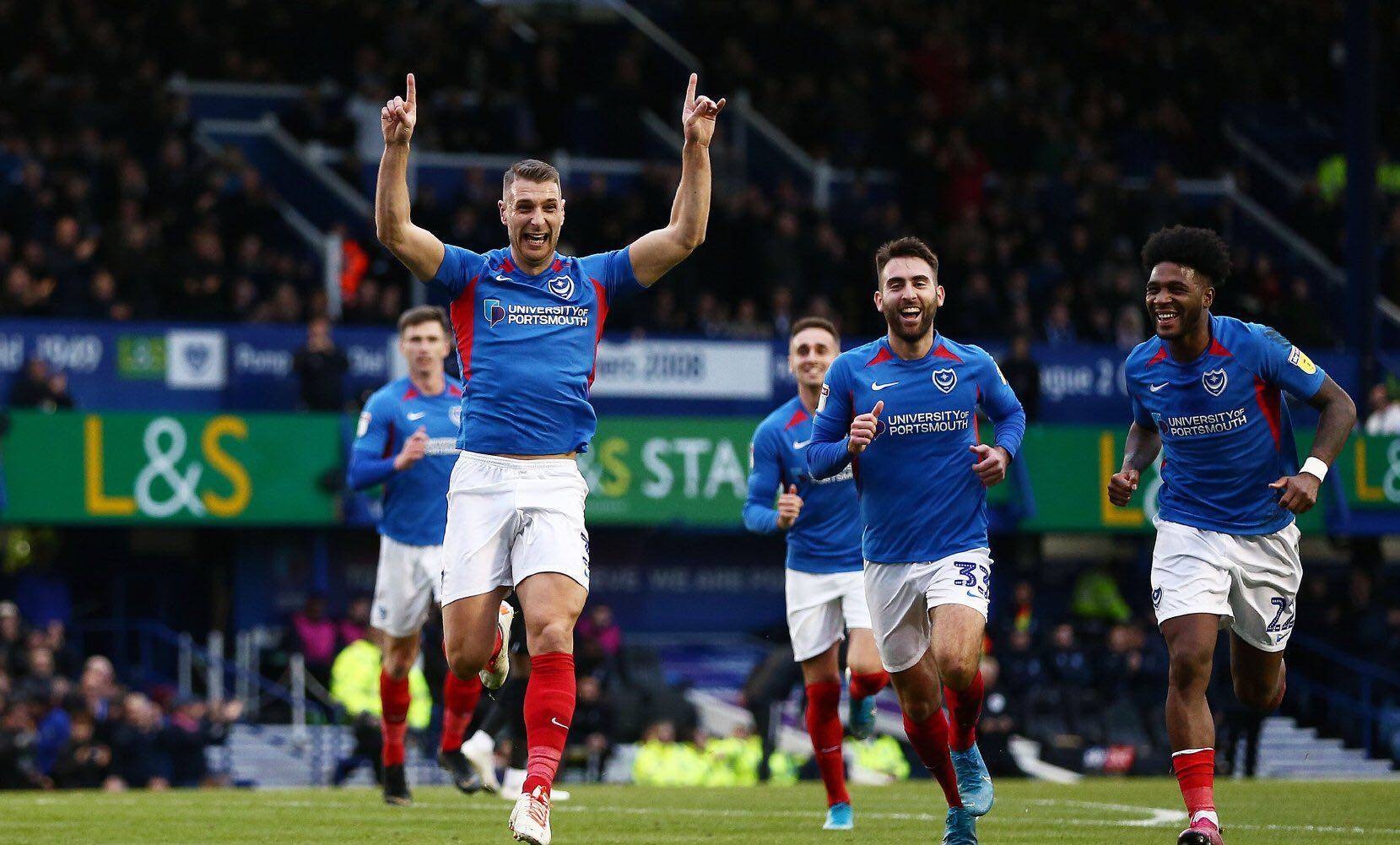 包含关注最近一场足球比赛，全情支持您喜欢的球队的词条