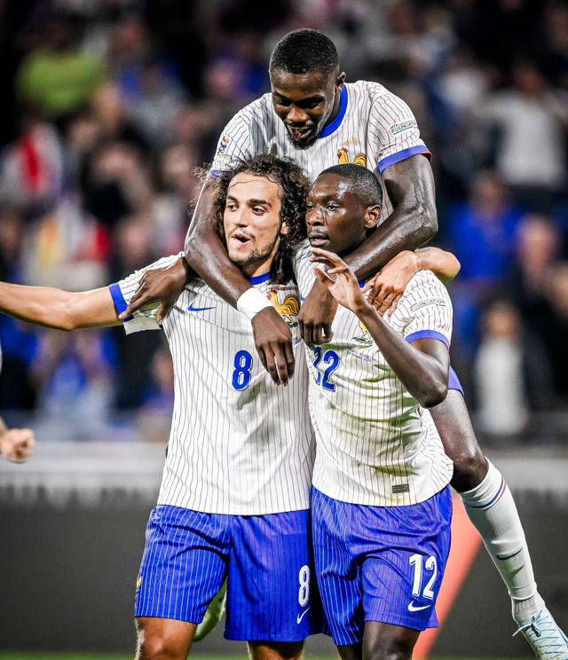 比利时豪取两连胜，领跑小组