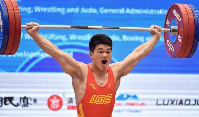 举重选手刷新个人最佳，成功晋级决赛的简单介绍