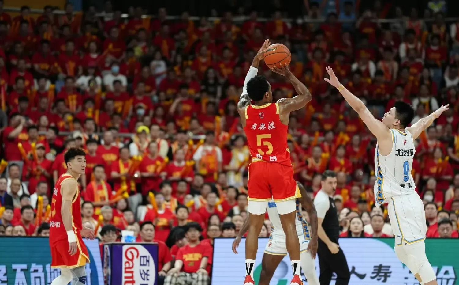 世俱杯官网-CBA比赛争议不断，裁判判罚成焦点的简单介绍