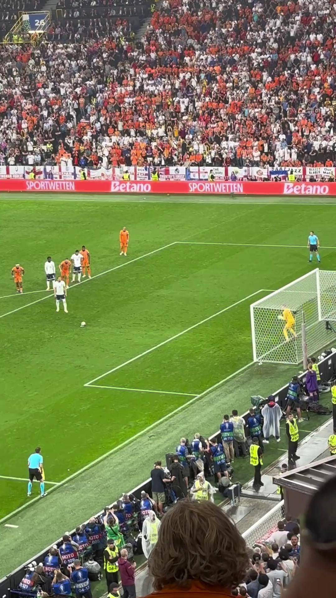 世俱杯改制-包含英格兰客场击败荷兰，提升出线机会的词条