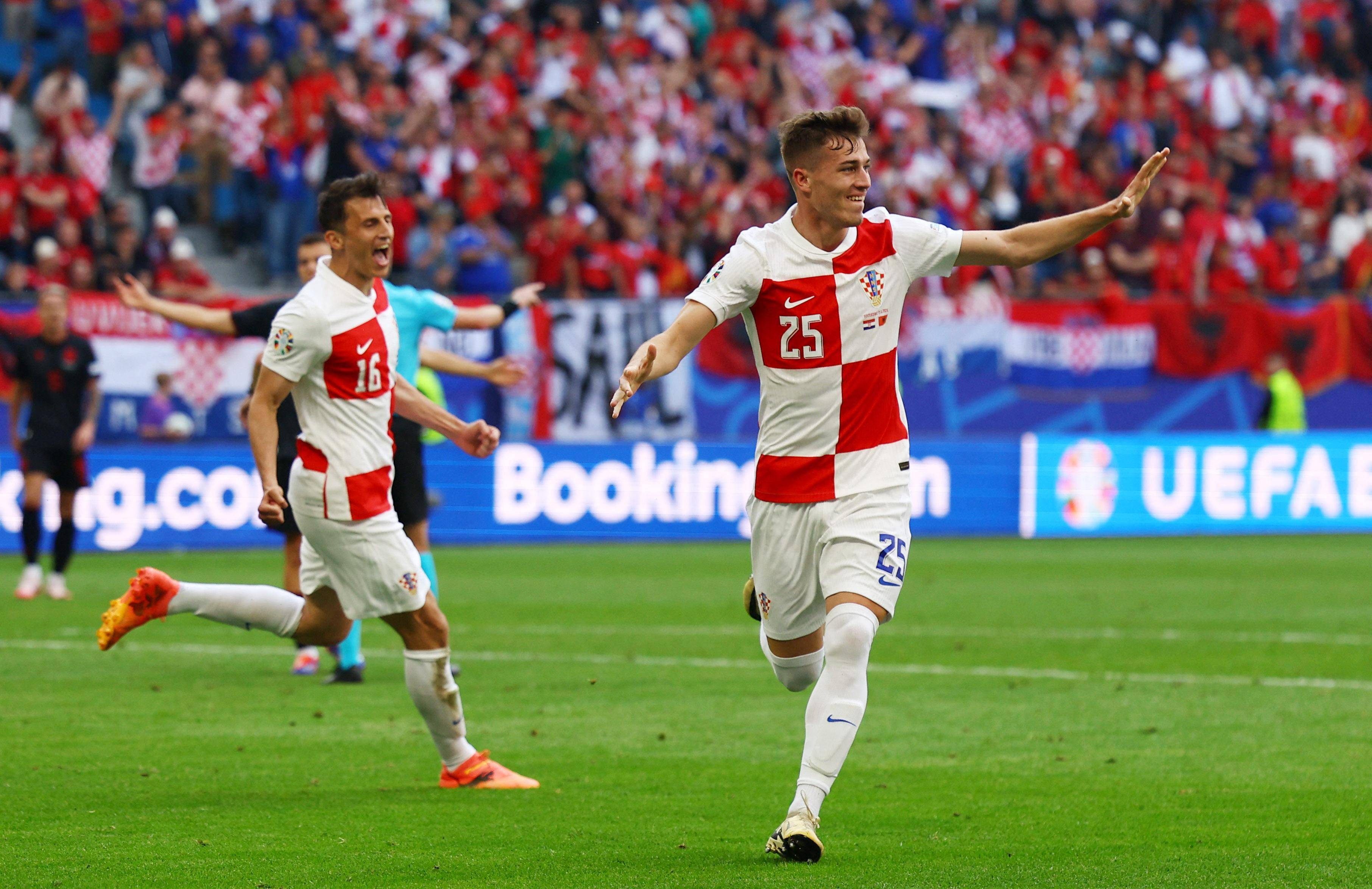 世俱杯2025-克罗地亚队在比赛中展现出色实力，轻松取胜