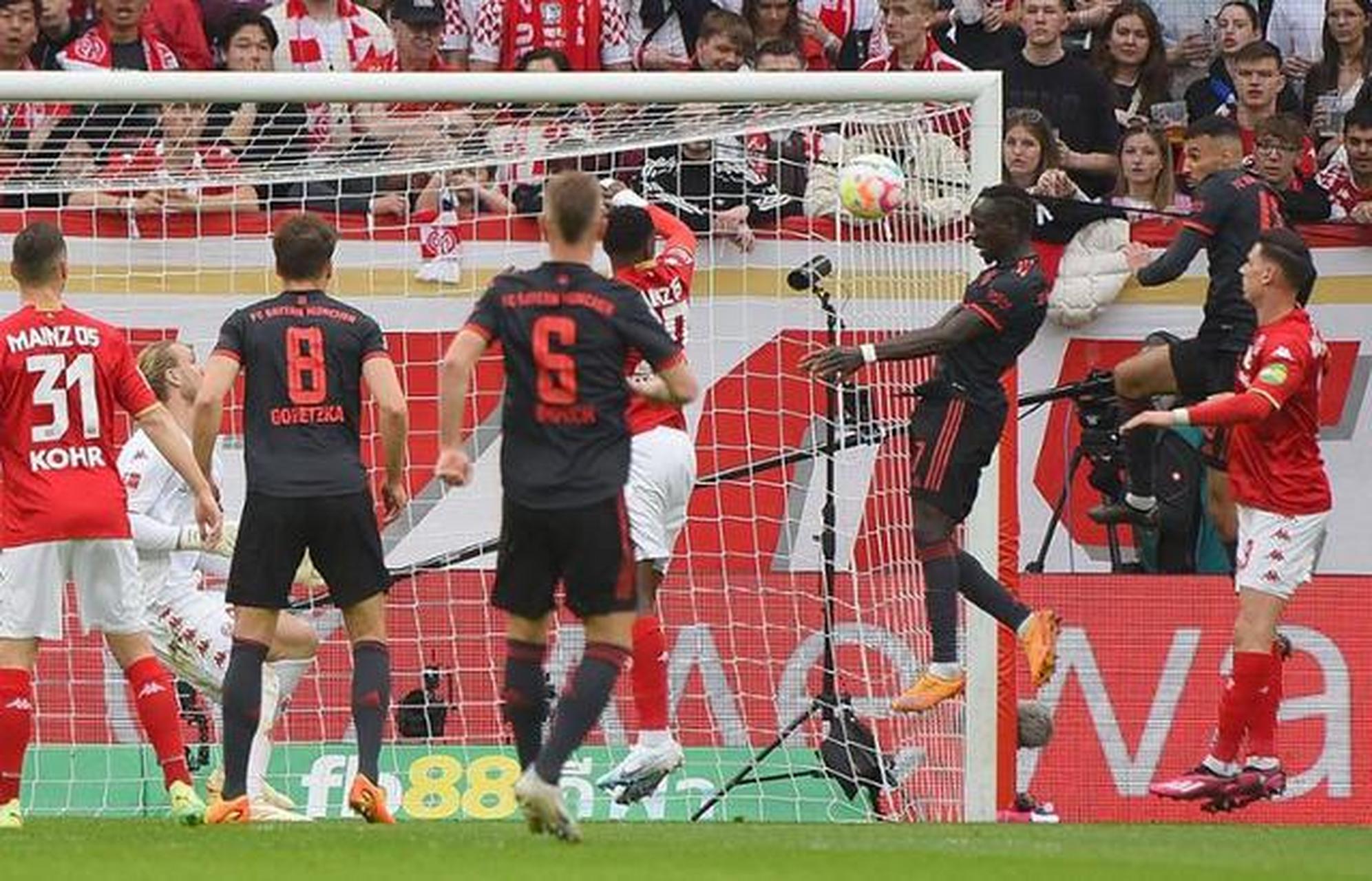 世俱杯决赛-包含拜仁慕尼黑恐遭逆转，险胜对手保持领先地位的词条