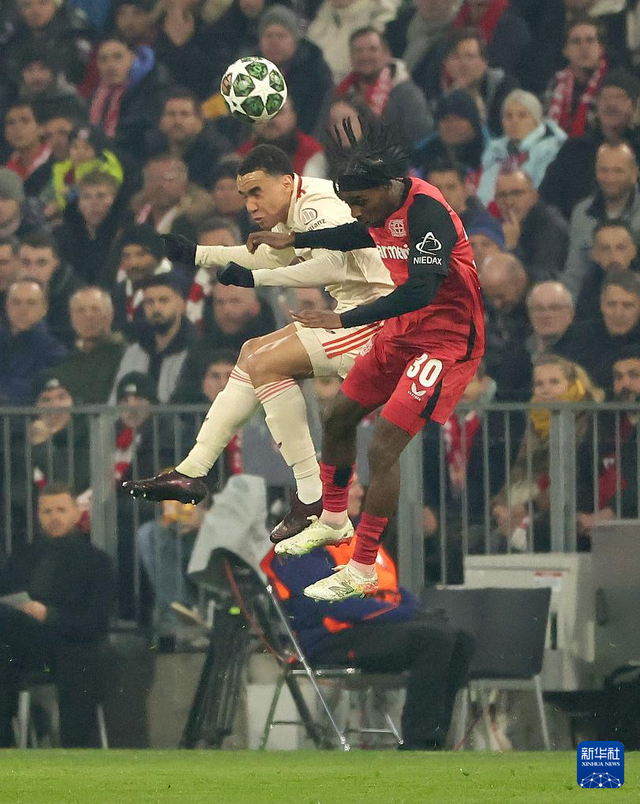 勒沃库森球员集中训练备战下一场比赛