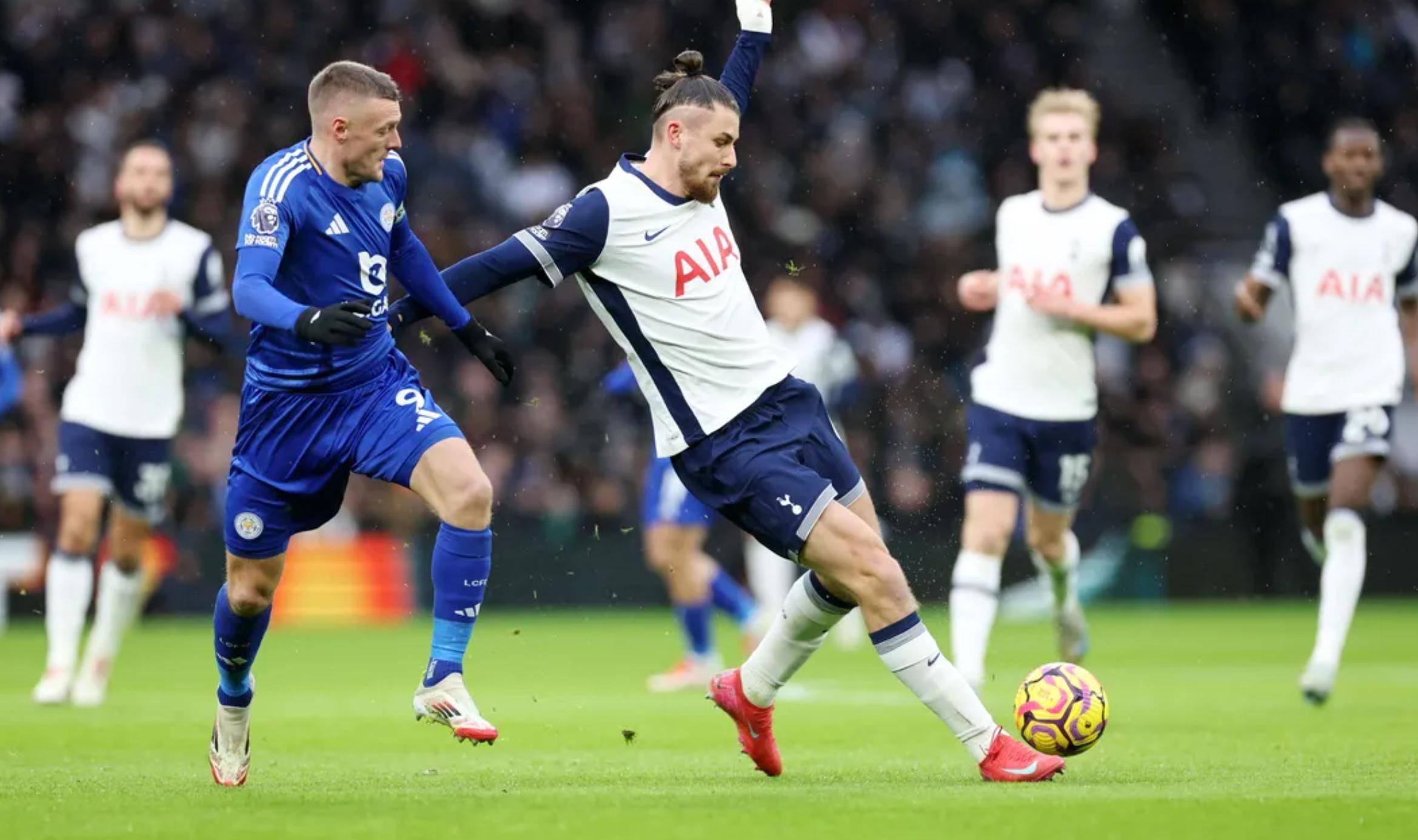 沃尔夫斯堡球员状态低迷，困境难解