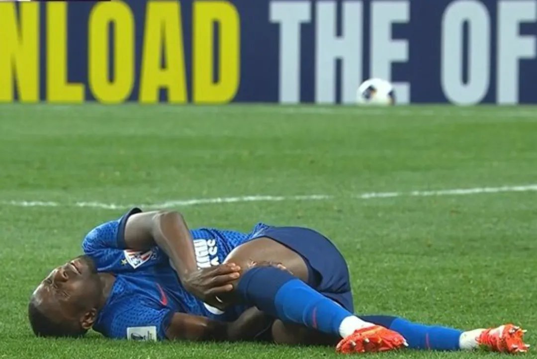 世俱杯赛程-比赛暂停，球员受伤待救护人员到场