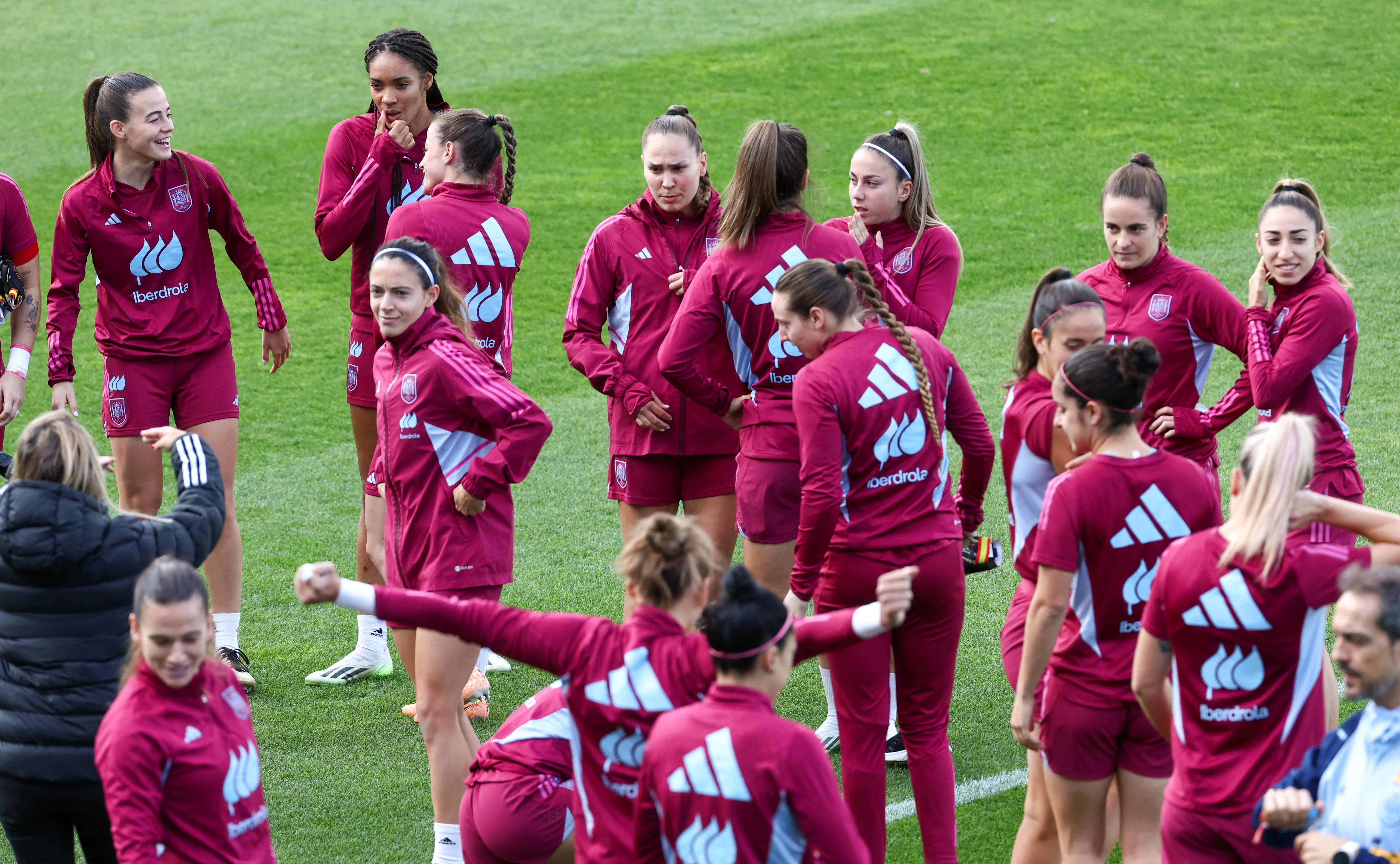 队员训练日志：女子足球队备战状况良好的简单介绍