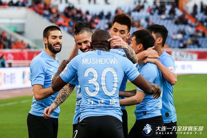 包含比赛中特谢拉梅开二度，广州富力客场战胜大连一方的词条