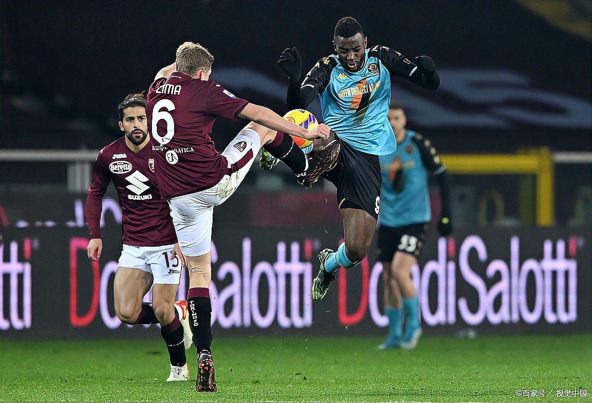 帕尔马中后卫解围稳健，保住球门不失的简单介绍