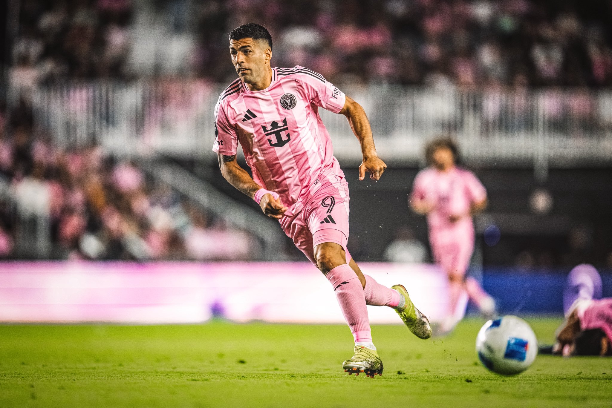 马德里竞技主场击败马拉加，苏亚雷斯进球