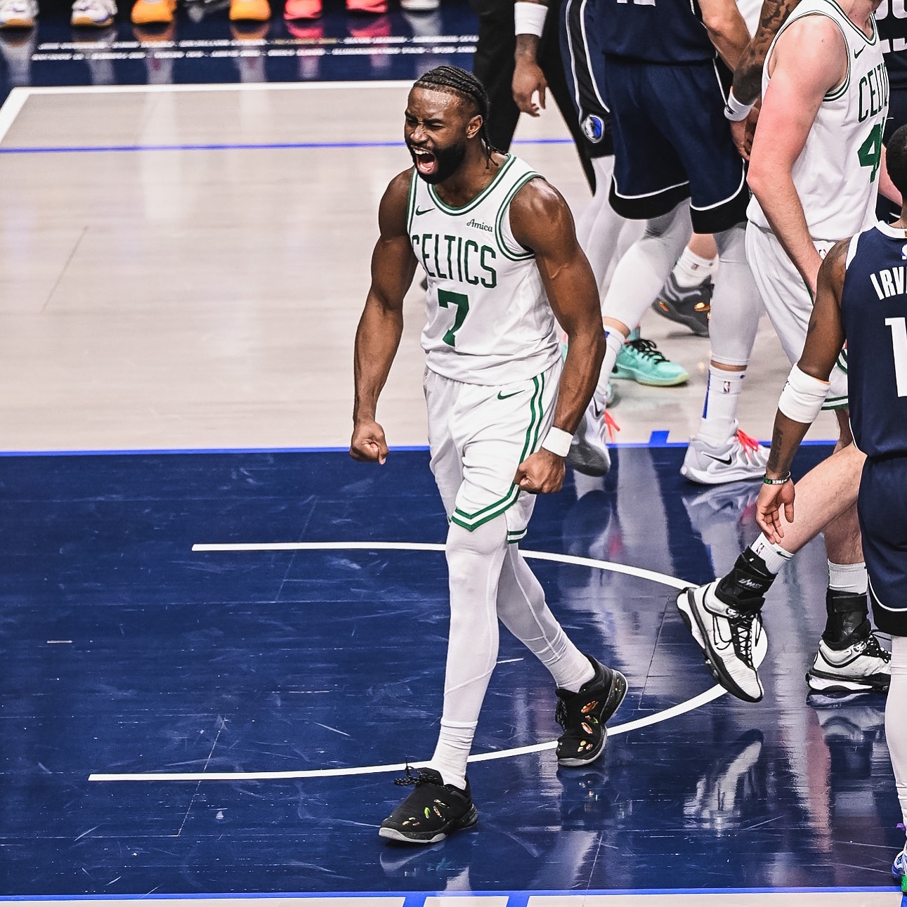 独行侠大胜凯尔特人，豪取连胜的简单介绍