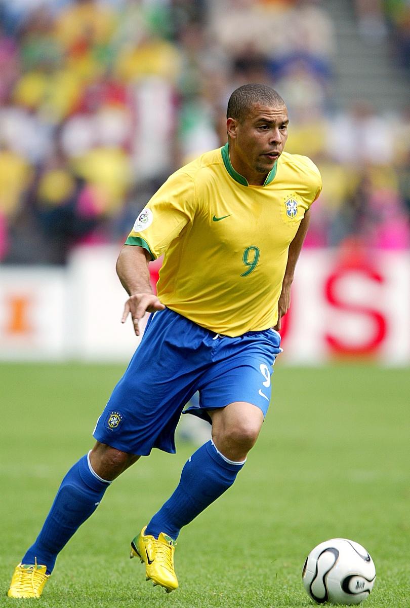 世俱杯决赛-巴西球星发布自传，回顾足球生涯点滴