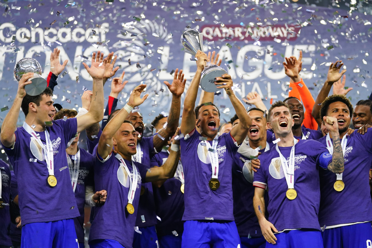 包含卢森堡国家队球员积极配合，获得胜利的词条