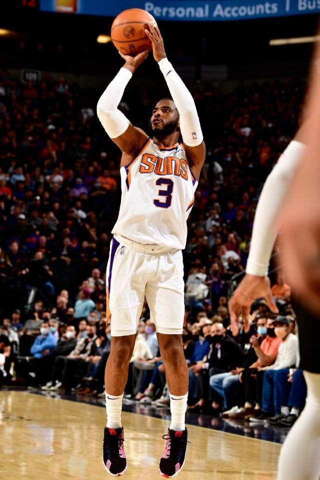 快船逆转深圳队，王哲林点燃赛场