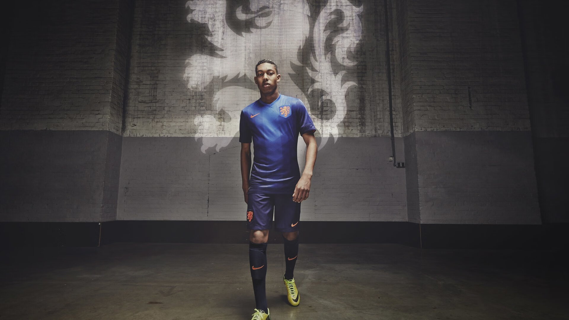 世俱杯2025-孤胆英雄与精密机器，足球场上的两种胜利方程式