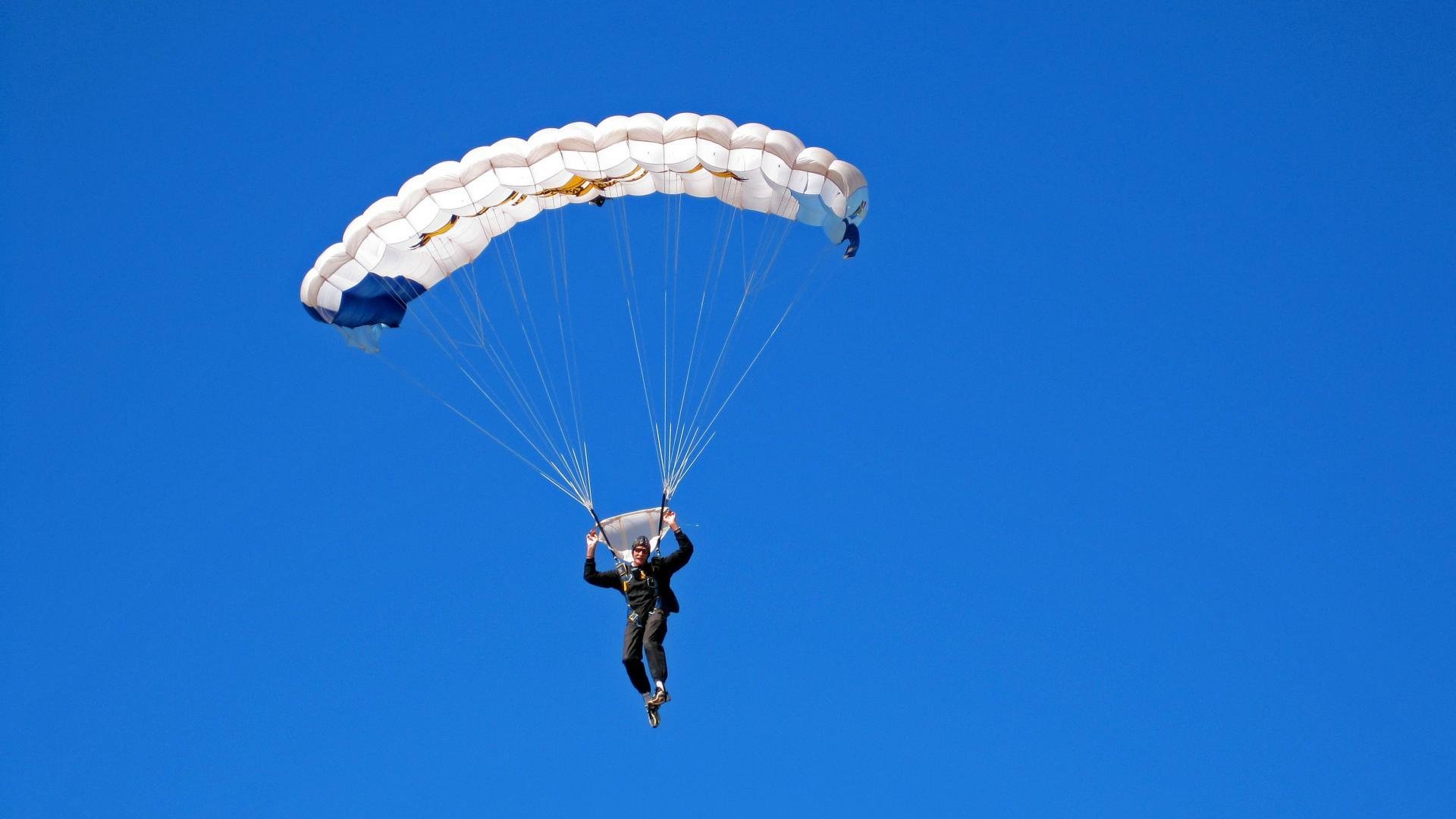 世俱杯时间-绿茵与极速，人类征服欲的双面交响