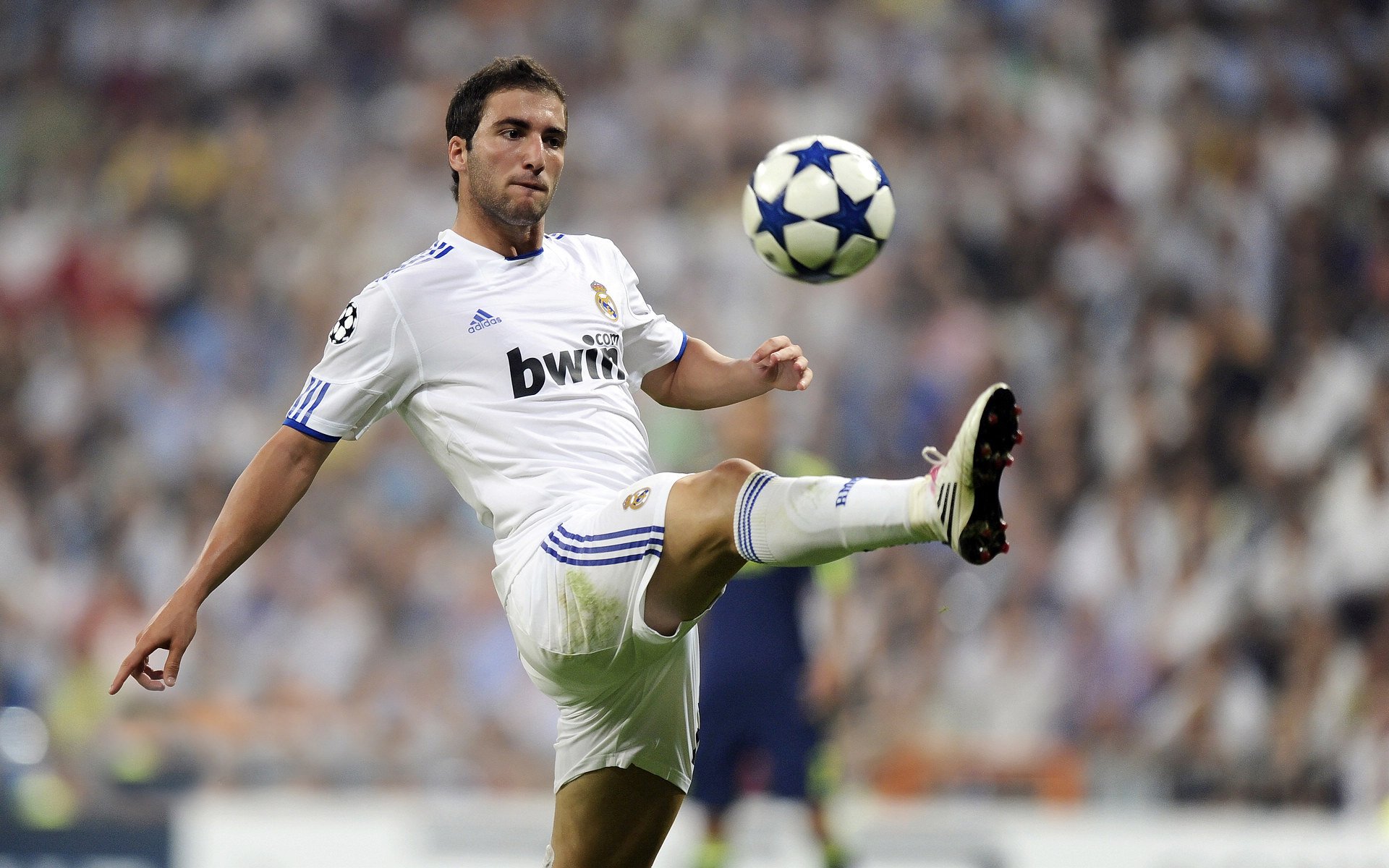 世俱杯赛程-开拓者对阵独行侠，西亚卡姆生涯之夜的传奇绽放